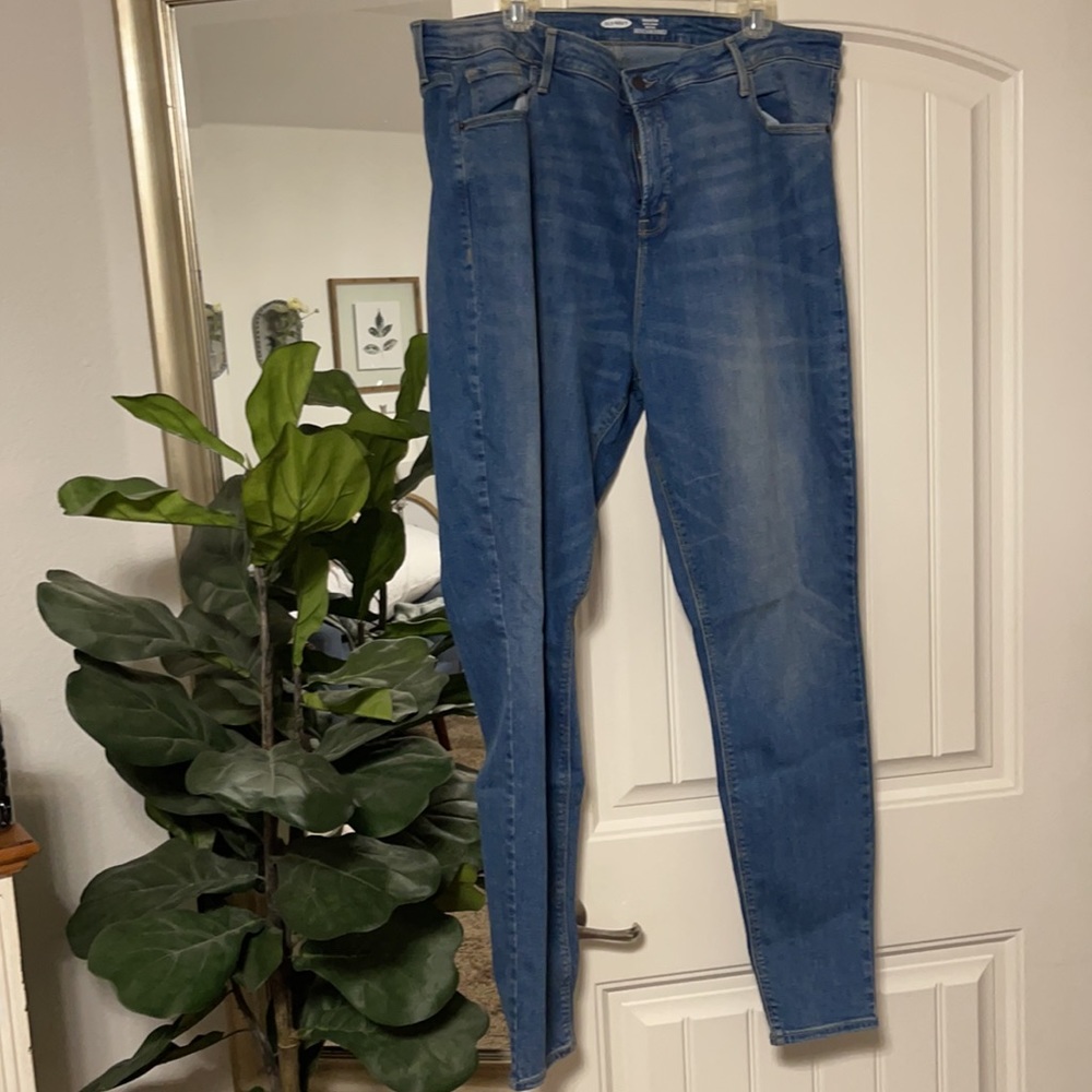Never worn size 18 Tall old navy rockstar fit